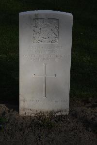 Coxyde Military Cemetery - Crompton, Philip