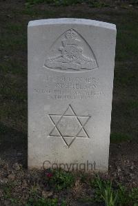 Coxyde Military Cemetery - Cushelson, J