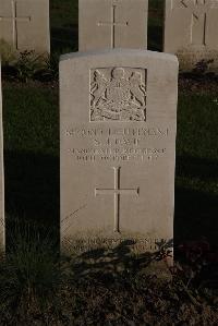 Coxyde Military Cemetery - Davie, Sydney John