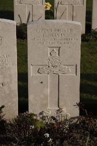 Coxyde Military Cemetery - Davis, Fred