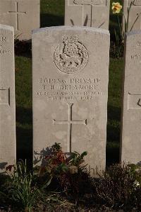 Coxyde Military Cemetery - Delamore, Thomas Henry