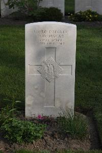 Coxyde Military Cemetery - Douglas, H