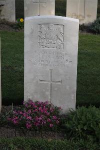 Coxyde Military Cemetery - Dutton, J C