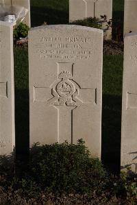 Coxyde Military Cemetery - Dutton, J