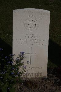 Coxyde Military Cemetery - Eaves, Albert