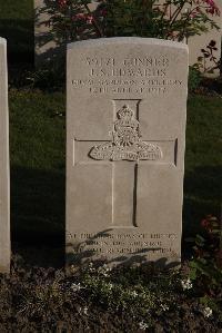 Coxyde Military Cemetery - Edwards, James Shearer