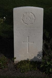 Coxyde Military Cemetery - Elson, Frederick