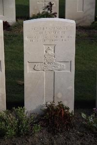 Coxyde Military Cemetery - Emmett, G H