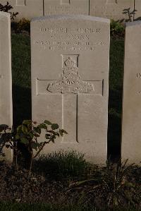 Coxyde Military Cemetery - Evans, C E