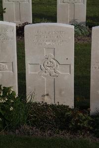 Coxyde Military Cemetery - Fentiman, T J