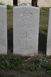 Coxyde Military Cemetery - Fletcher, L