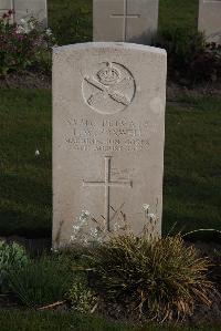 Coxyde Military Cemetery - Foxwell, T W