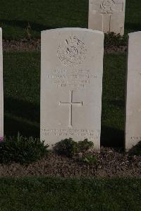 Coxyde Military Cemetery - Freeman, Thomas