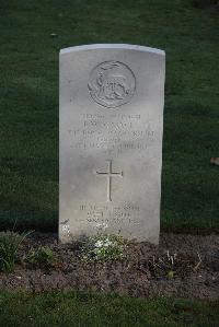 Coxyde Military Cemetery - Gnosill, Ernest Walter