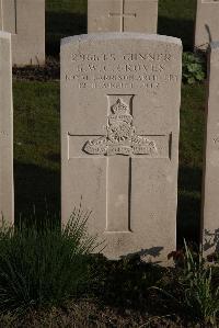 Coxyde Military Cemetery - Groves, George William Charles