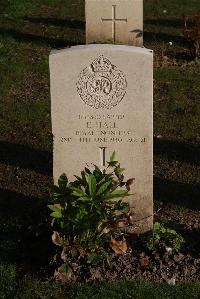 Coxyde Military Cemetery - Hall, Eric