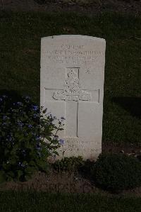 Coxyde Military Cemetery - Hall, Roger Holinsworth