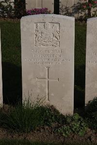 Coxyde Military Cemetery - Hamilton, R