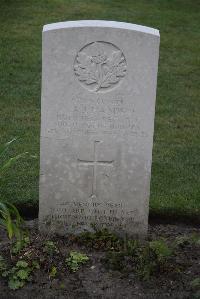 Coxyde Military Cemetery - Hands, Arthur James