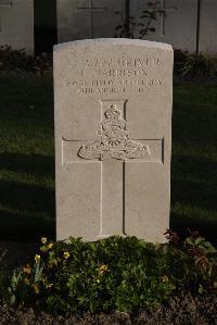 Coxyde Military Cemetery - Harrison, H