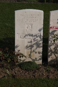 Coxyde Military Cemetery - Harwood, F