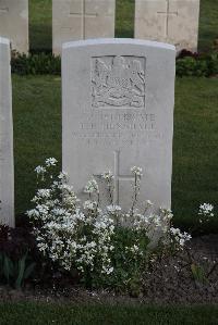 Coxyde Military Cemetery - Henshall, T H