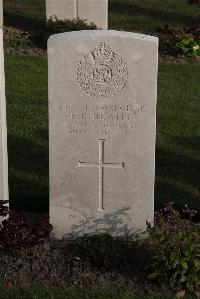 Coxyde Military Cemetery - Hewitt, Ernest Emsley