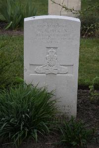 Coxyde Military Cemetery - Hicken, William Alfred