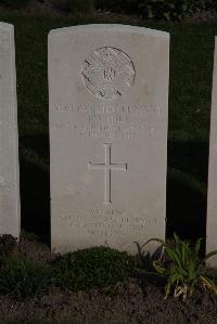 Coxyde Military Cemetery - Hill, Thomas Wilson