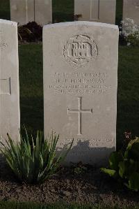 Coxyde Military Cemetery - Holloway, H J