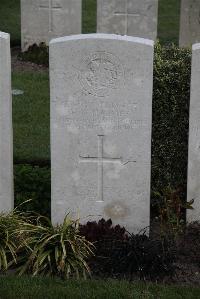 Coxyde Military Cemetery - Holmes, F G