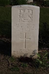 Coxyde Military Cemetery - Holmes, Philip George