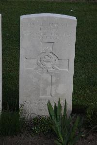 Coxyde Military Cemetery - Hope, J