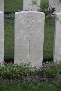 Coxyde Military Cemetery - Huddert, William