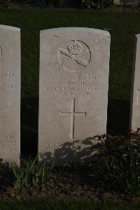 Coxyde Military Cemetery - Hughes, Arthur