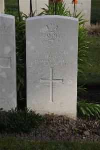 Coxyde Military Cemetery - Hughes, B