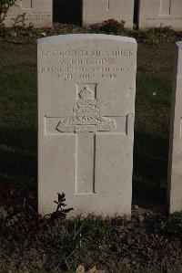 Coxyde Military Cemetery - Hutchins, Walter