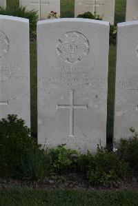 Coxyde Military Cemetery - Irvine, R