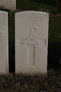 Coxyde Military Cemetery - Jackson, T