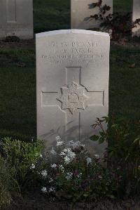 Coxyde Military Cemetery - Jacob, F J