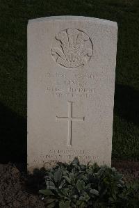 Coxyde Military Cemetery - James, Samuel