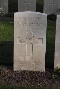 Coxyde Military Cemetery - Jones, Benjamin