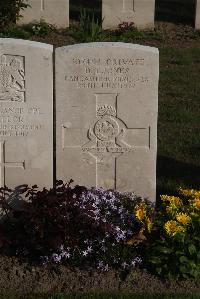 Coxyde Military Cemetery - Jones, D T