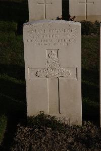 Coxyde Military Cemetery - Jones, John Gilbert