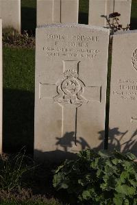 Coxyde Military Cemetery - Jones, R