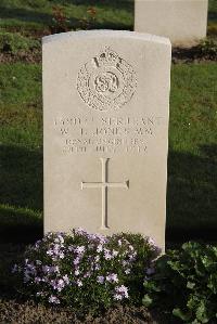 Coxyde Military Cemetery - Jones, William John