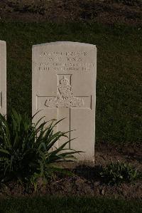 Coxyde Military Cemetery - Jones, William Corbett