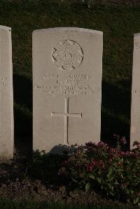 Coxyde Military Cemetery - Kelly, J