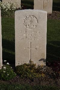 Coxyde Military Cemetery - Kelly, Reginald