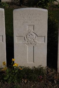 Coxyde Military Cemetery - Kelly, T D